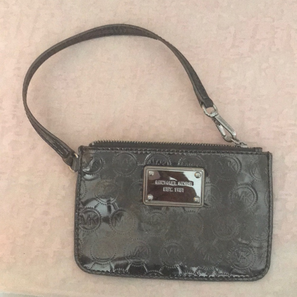 Micheal Kors wristlet